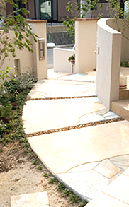 お庭の施工例　レトロな洋風のラスティックモダン  